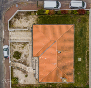 vu du drone photo d'une toiture de maison